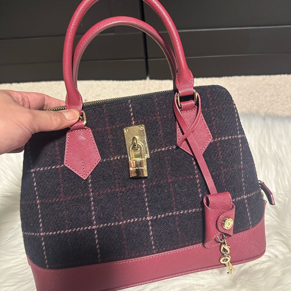 Samantha Thavasa Elegant Pink and Black Checkered Handbag